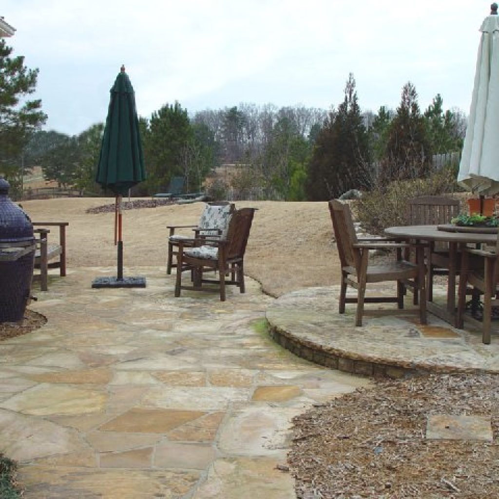 Outdoor Dining Restaurant with fancy flagstone patio